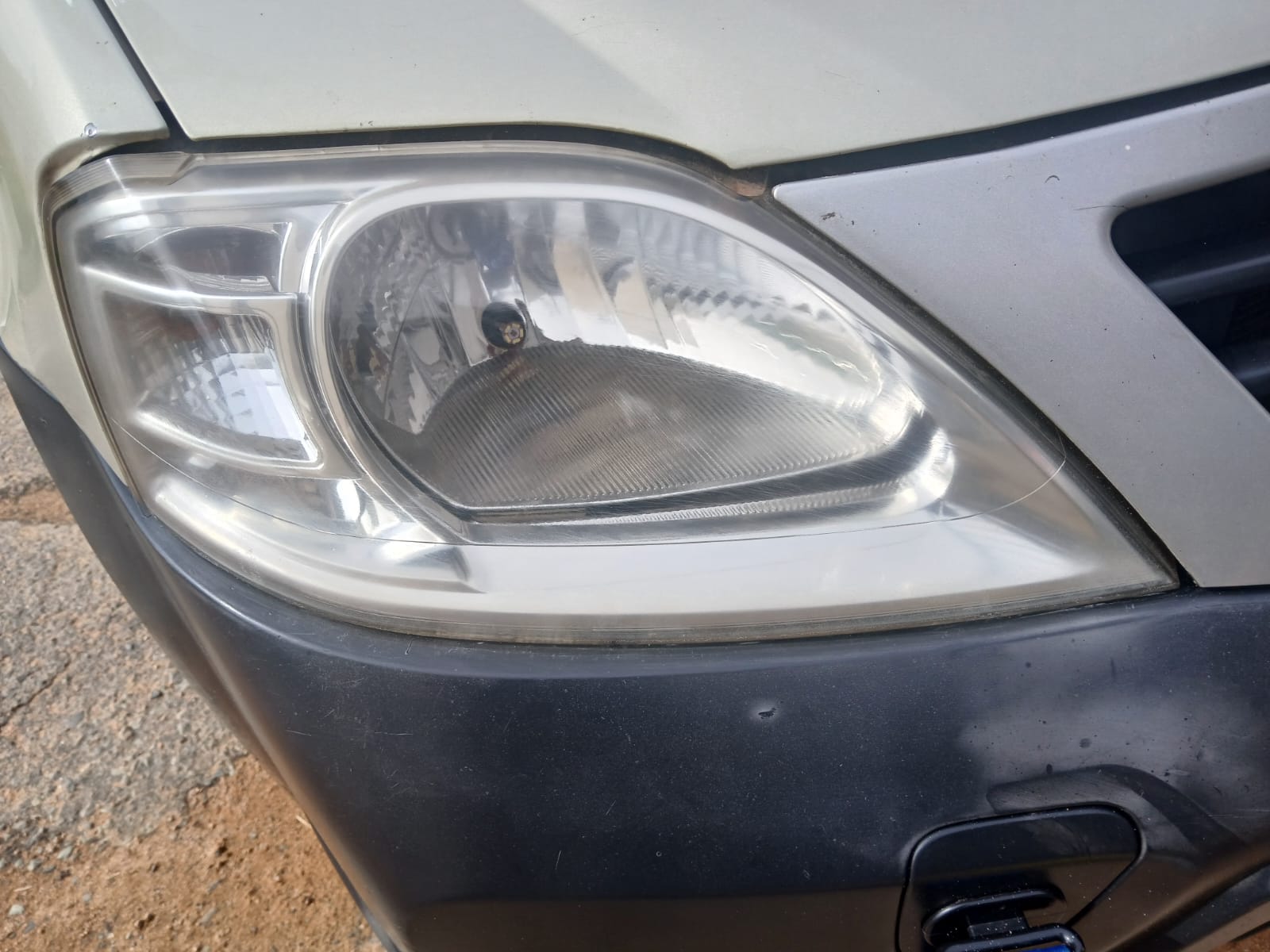 Clean Headlight